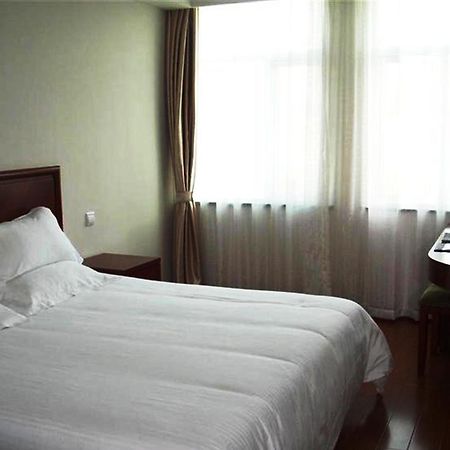 Greentree Inn Shanghai Songjiang University City New Songjiang Road Express Hotel Екстер'єр фото