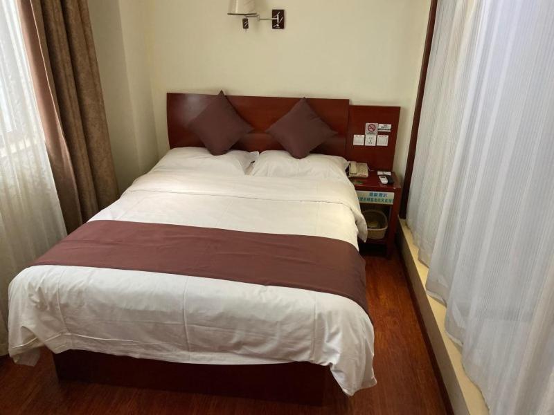 Greentree Inn Shanghai Songjiang University City New Songjiang Road Express Hotel Екстер'єр фото