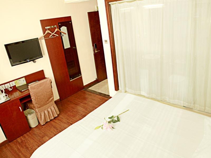 Greentree Inn Shanghai Songjiang University City New Songjiang Road Express Hotel Екстер'єр фото